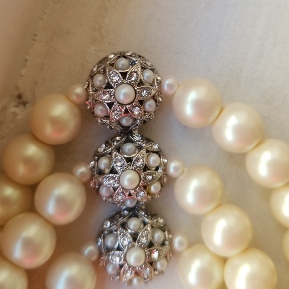 NWOT CaroLee NY 3 Tier Simulated Pearl Bracelet - Picture 5 of 8